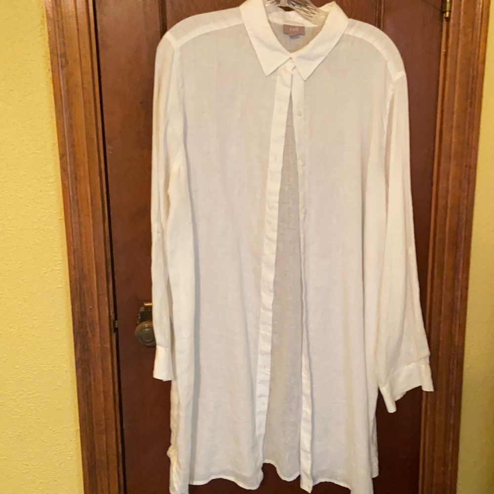 Tunic type linen shirt, button down front